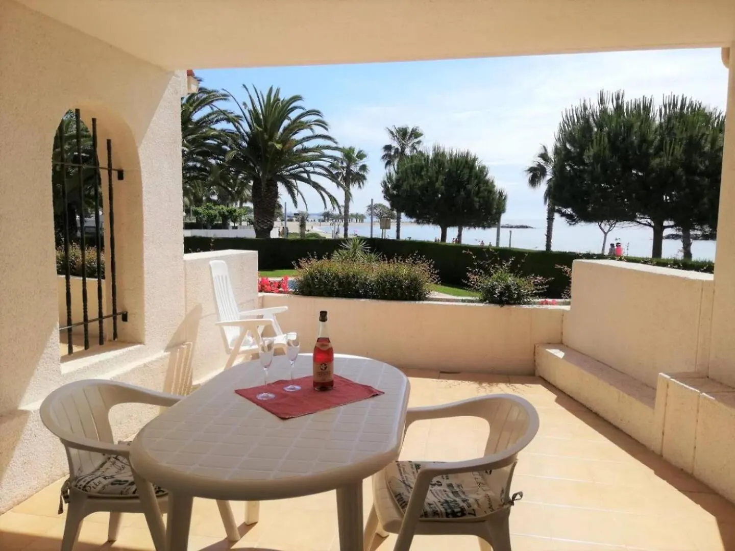 Dorado Frente Playa Cambrils Apartment Spain